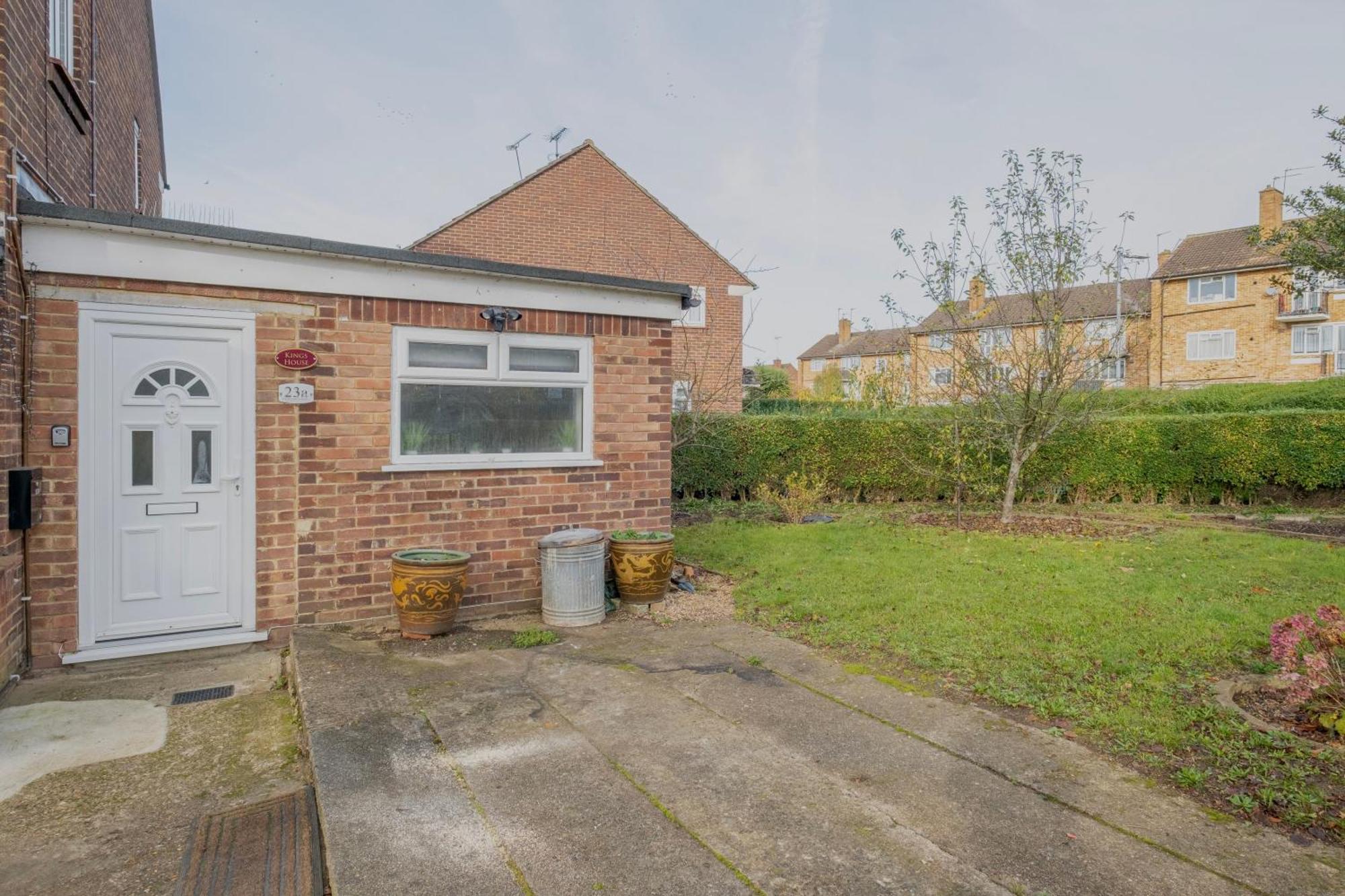 Kings House Apartment Hayes, West London Apt A Northolt  エクステリア 写真