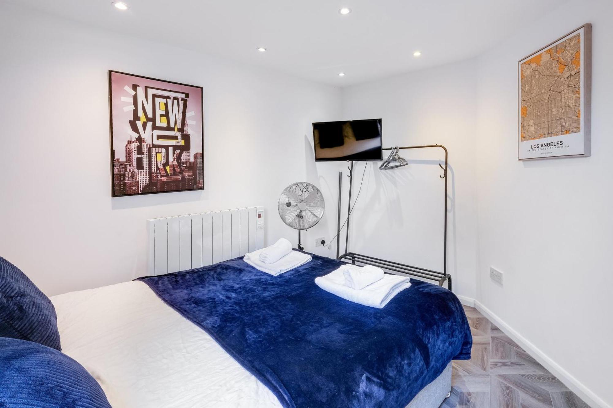 Kings House Apartment Hayes, West London Apt A Northolt  エクステリア 写真