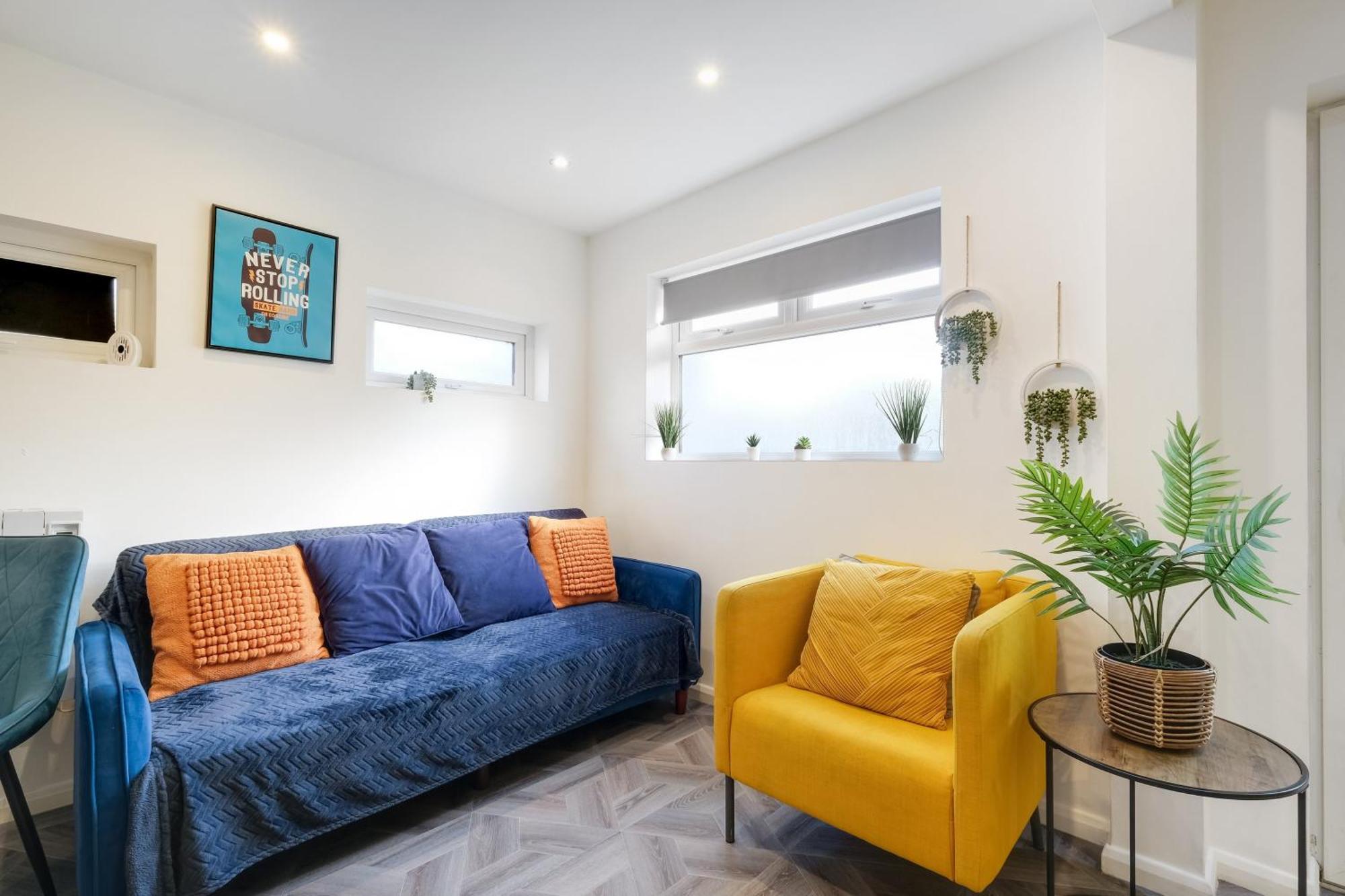 Kings House Apartment Hayes, West London Apt A Northolt  エクステリア 写真