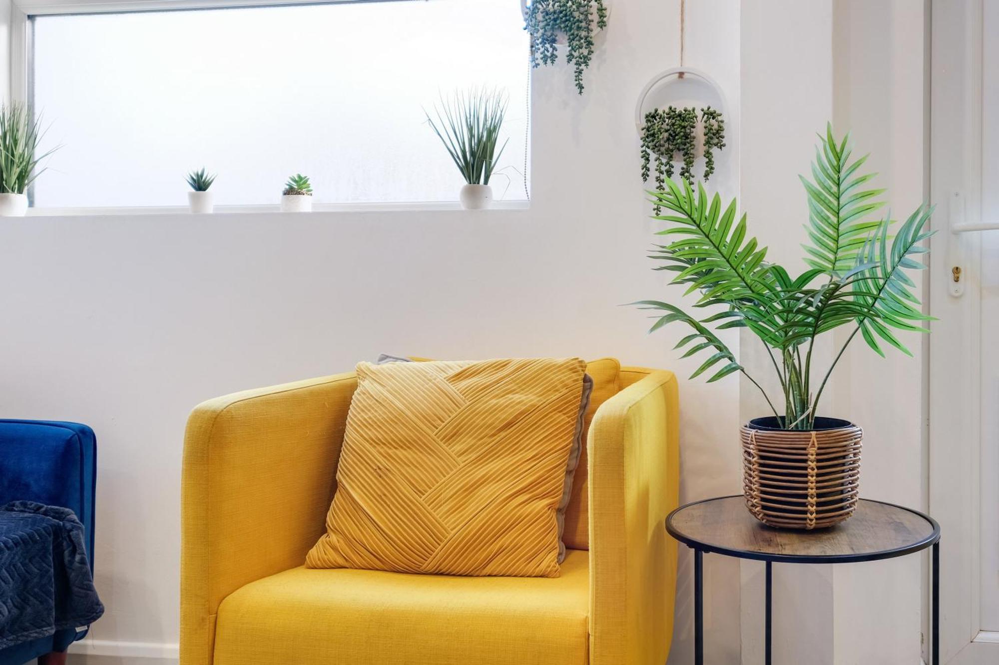 Kings House Apartment Hayes, West London Apt A Northolt  エクステリア 写真
