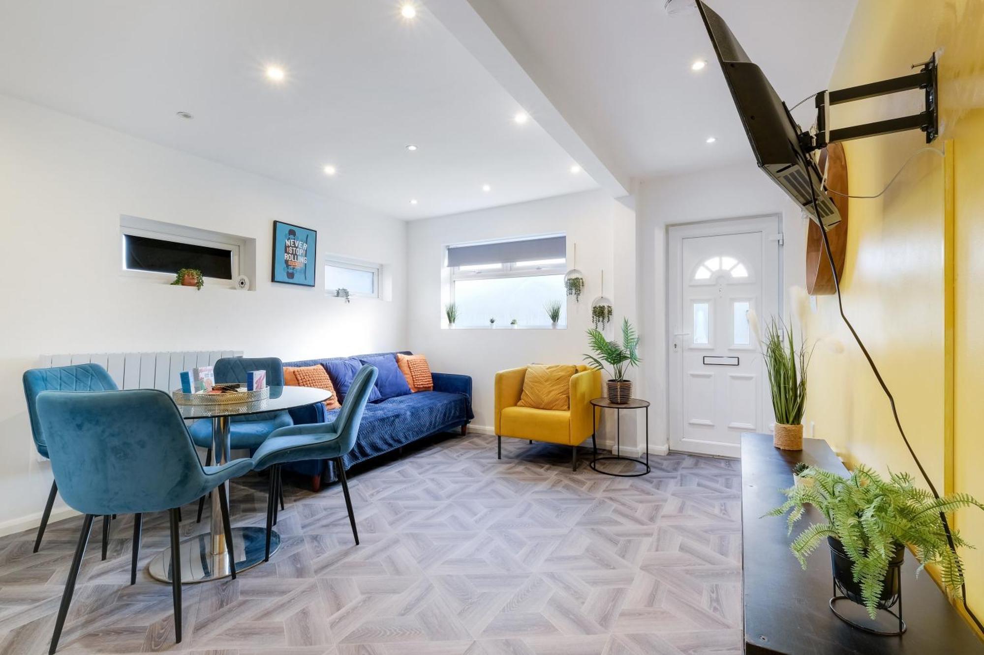 Kings House Apartment Hayes, West London Apt A Northolt  エクステリア 写真