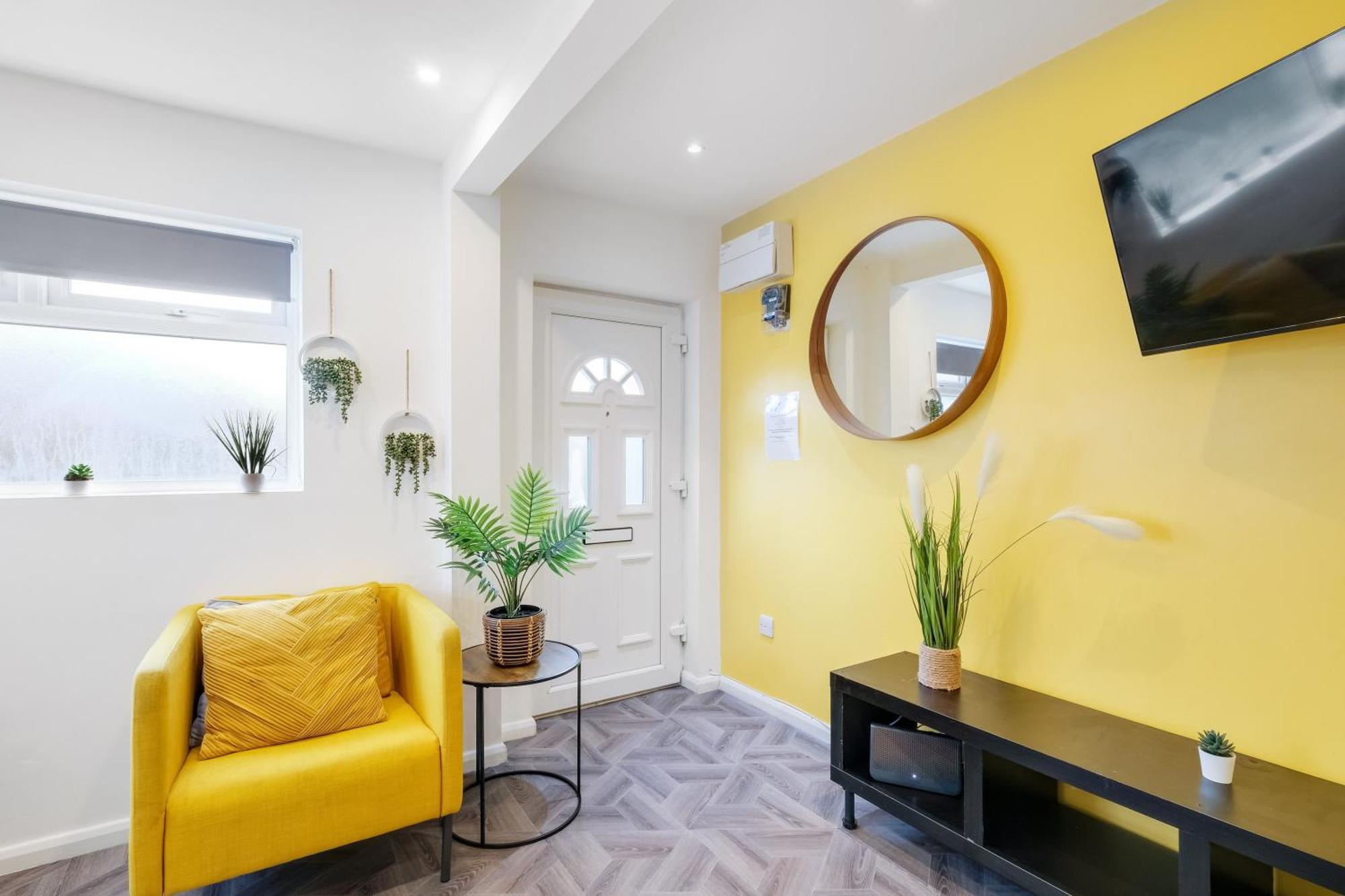 Kings House Apartment Hayes, West London Apt A Northolt  エクステリア 写真