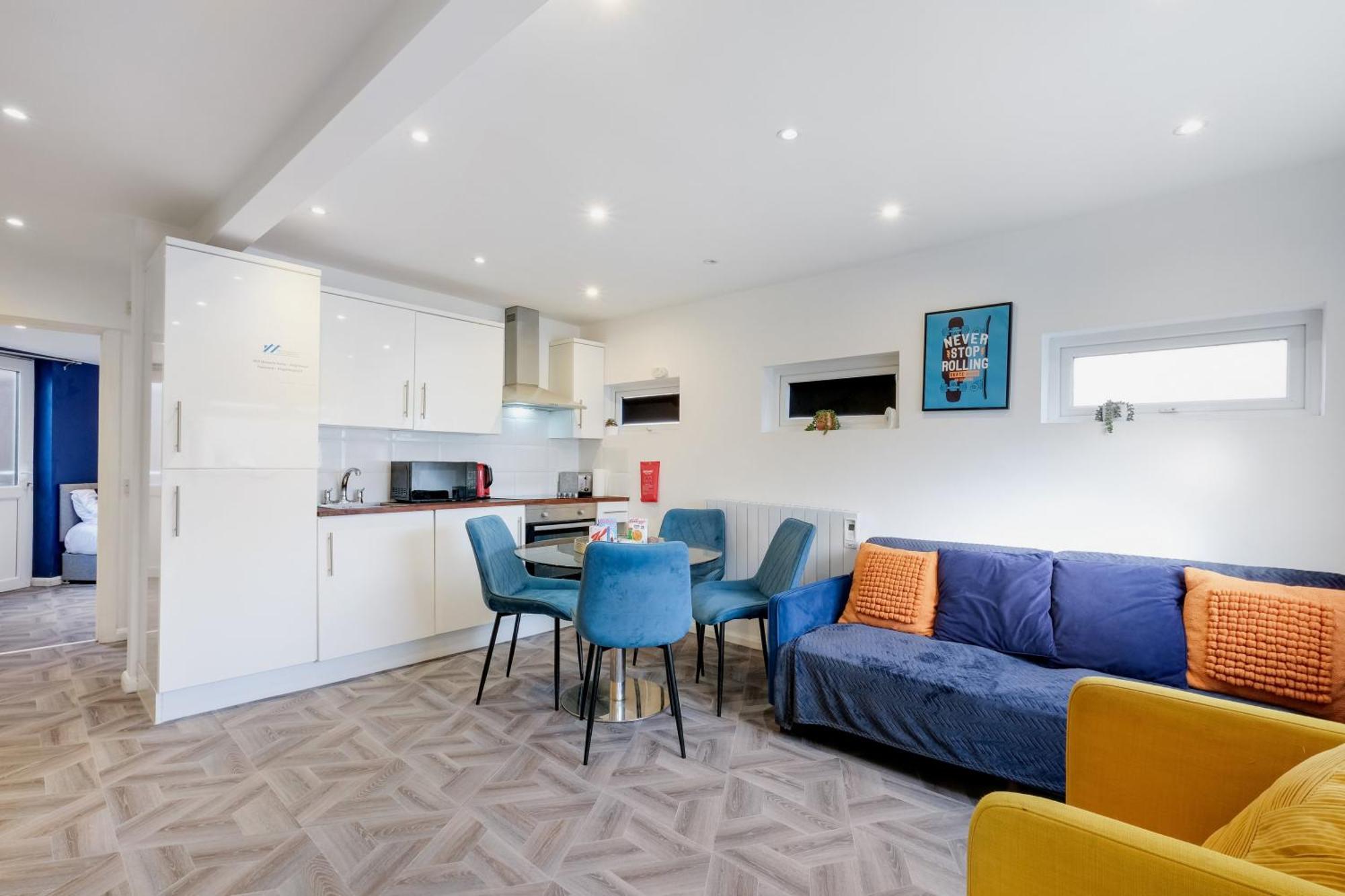 Kings House Apartment Hayes, West London Apt A Northolt  エクステリア 写真