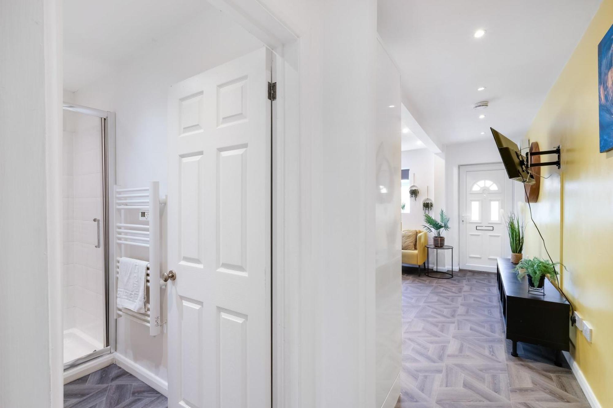 Kings House Apartment Hayes, West London Apt A Northolt  エクステリア 写真